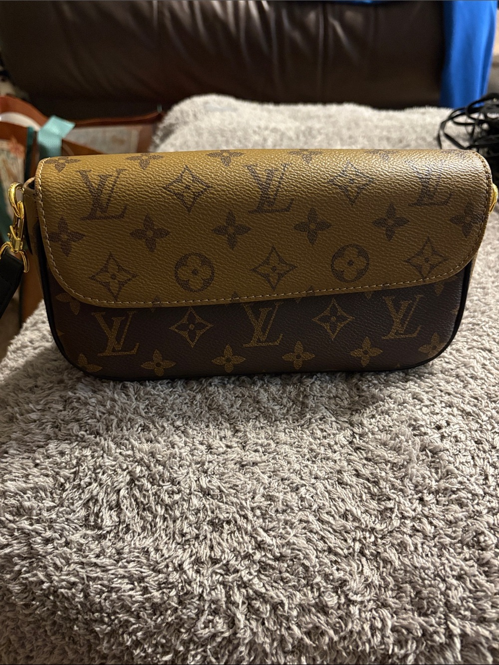 Inspired ivy wallet on a chain